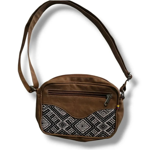 Cotera Leather Women's zippered crossbody bag made in Madeline Columbia - Picture 1 of 7